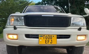 Toyota Land Cruiser 2000 White