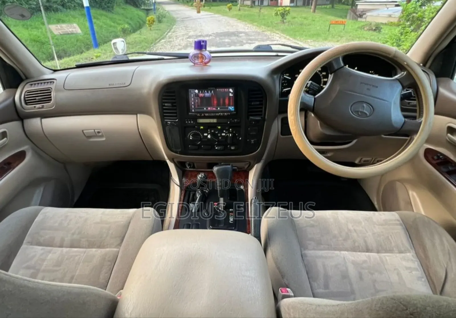 Toyota Land Cruiser 2000 White