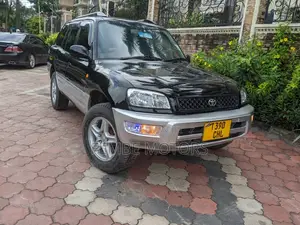 Photo - Toyota RAV4 1999 Black