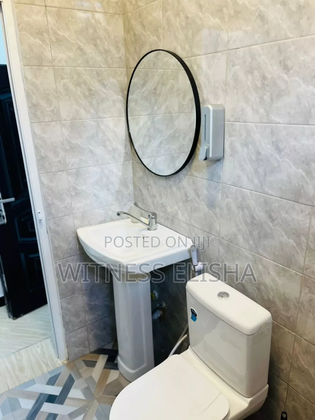 Single Master Bedroom Airbnb- Sinza