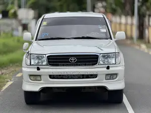 Toyota Land Cruiser 2005 White