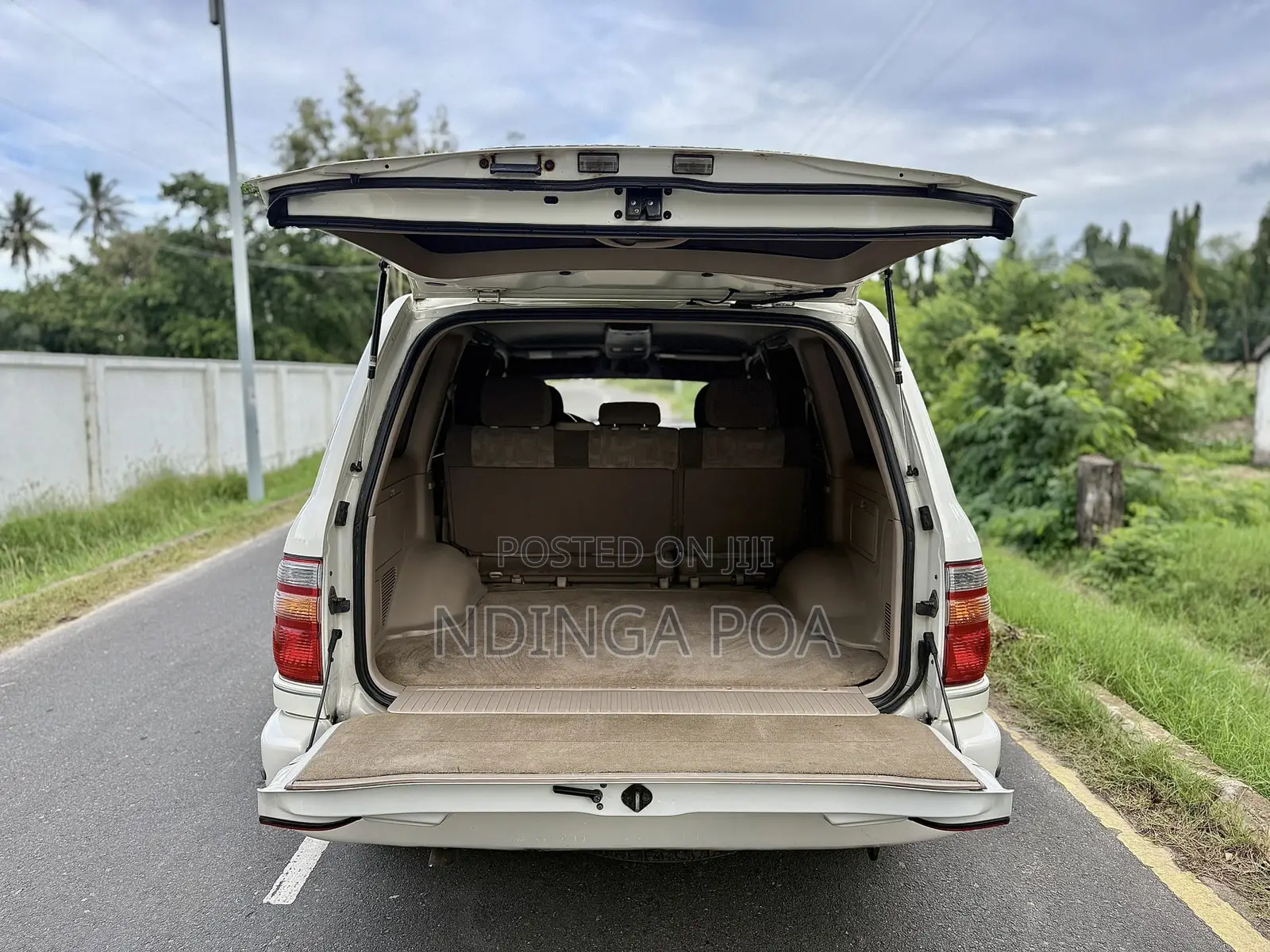Toyota Land Cruiser 2005 White