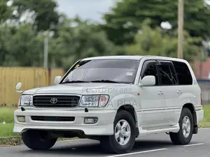 Toyota Land Cruiser 2005 White
