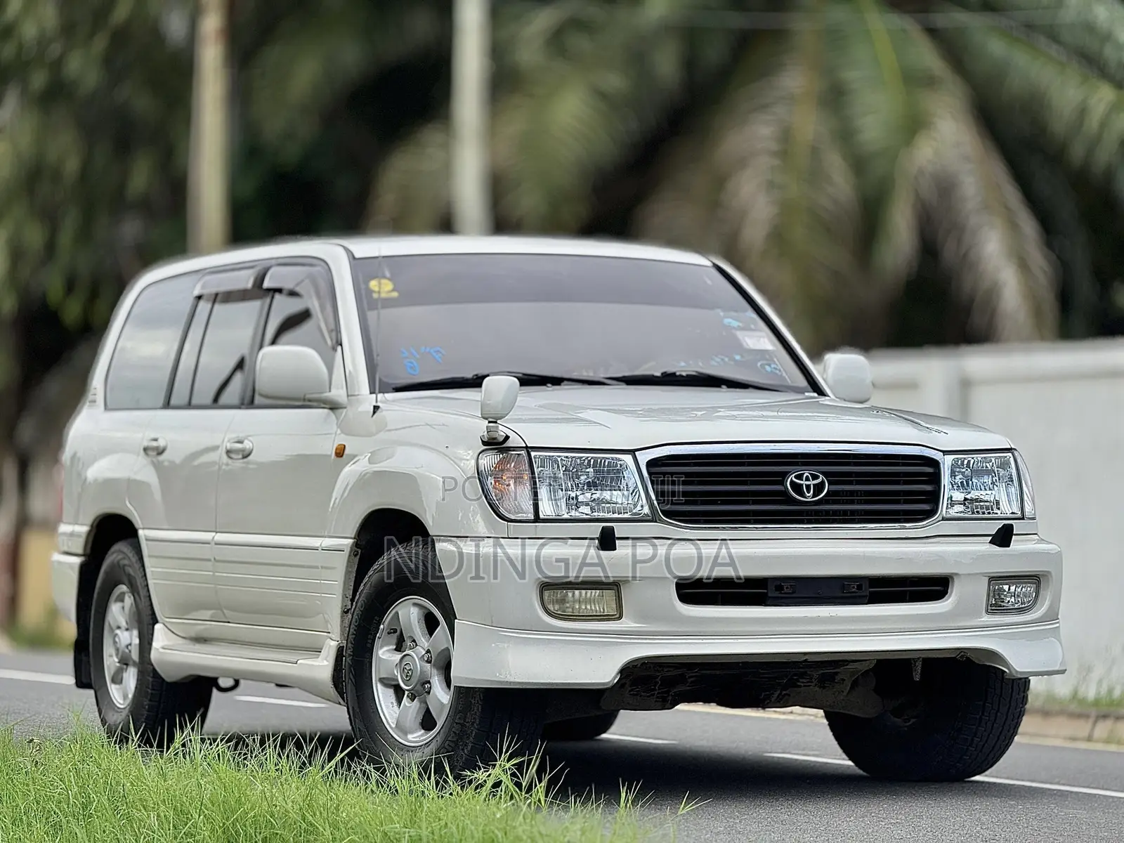 Toyota Land Cruiser 2005 White