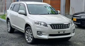 Photo - Toyota Vanguard 2012 White