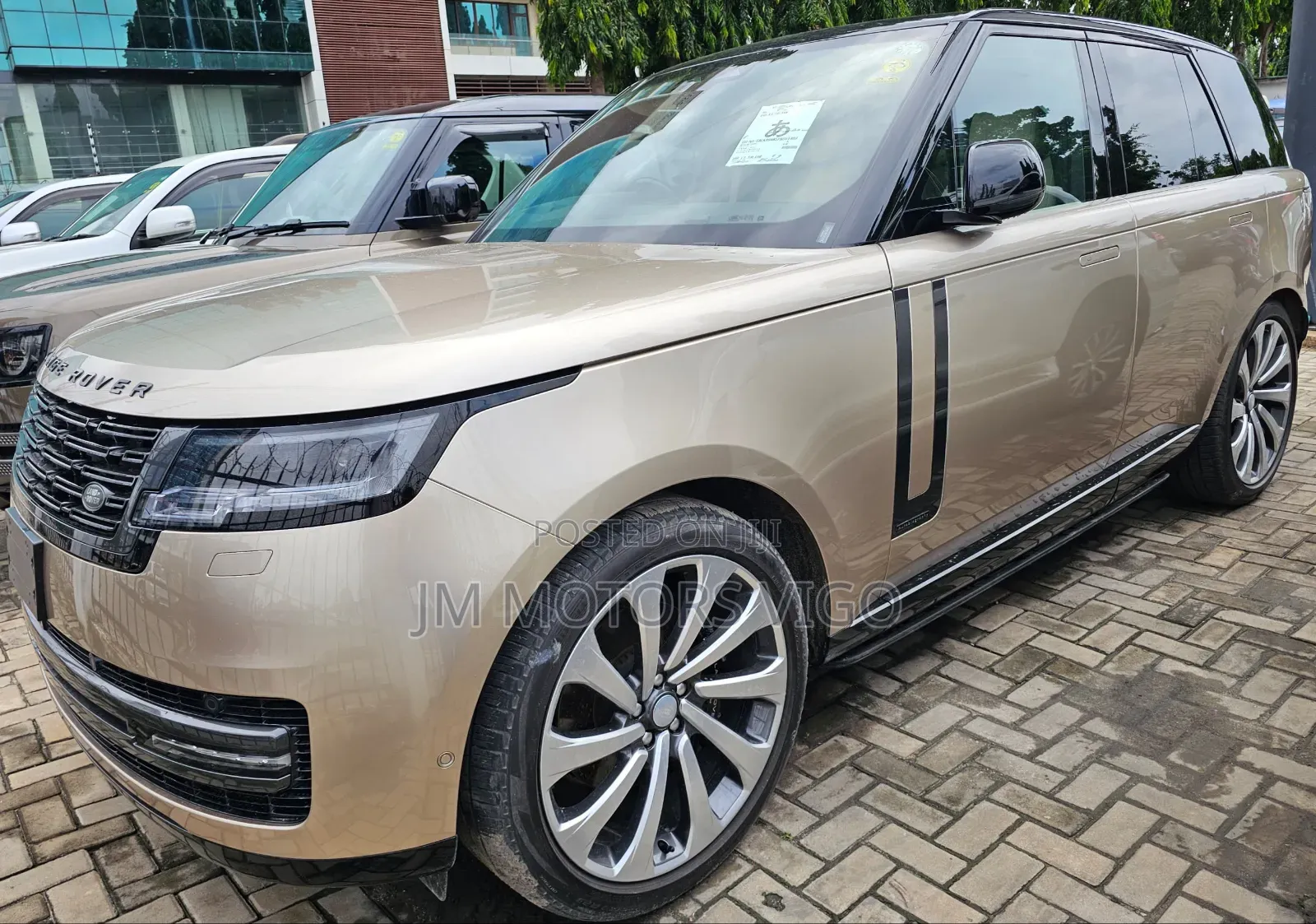 Land Rover Range Rover Vogue 2023 Gold
