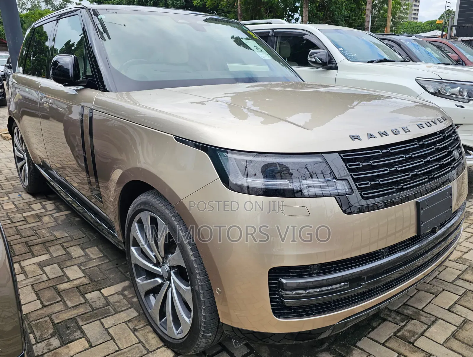 Land Rover Range Rover Vogue 2023 Gold