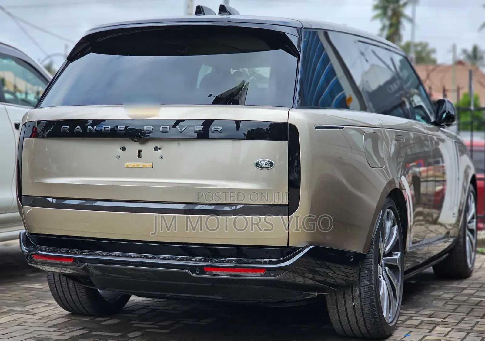 Land Rover Range Rover Vogue 2023 Gold