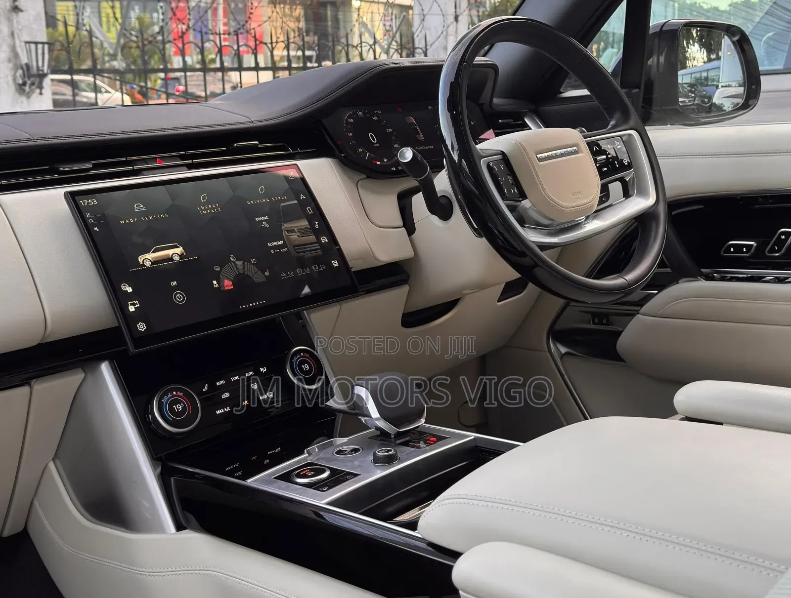 Land Rover Range Rover Vogue 2023 Gold