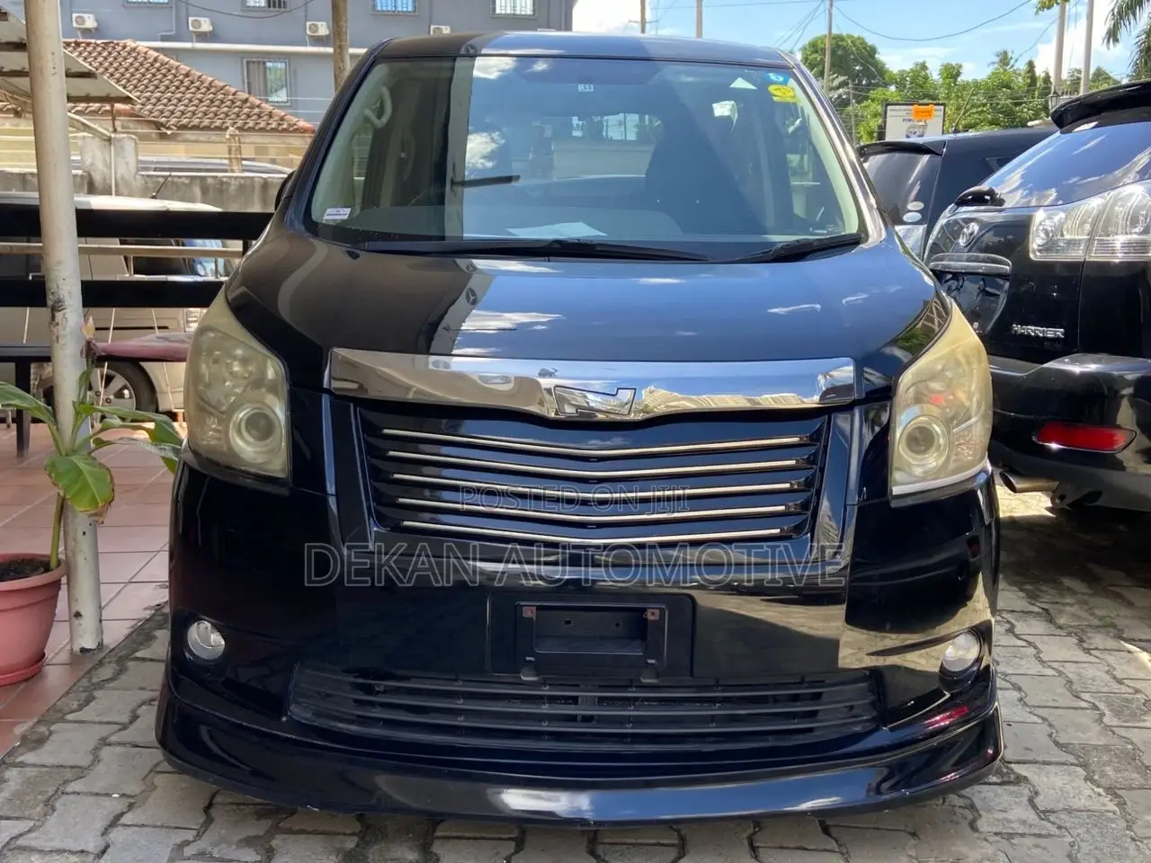 Toyota Noah 2.0 143hp AWD (7 Seater) 2008 Black