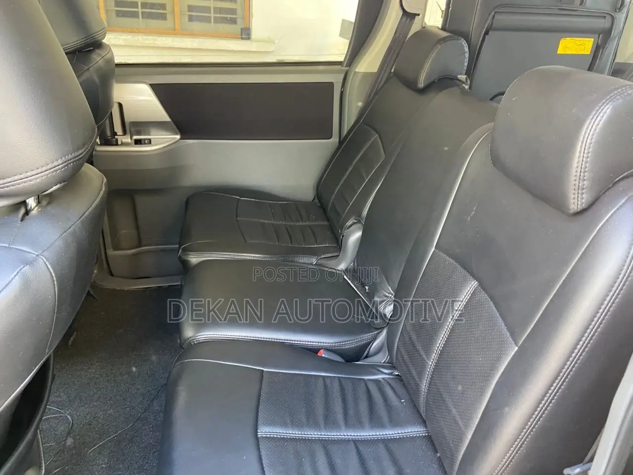 Toyota Noah 2.0 143hp AWD (7 Seater) 2008 Black