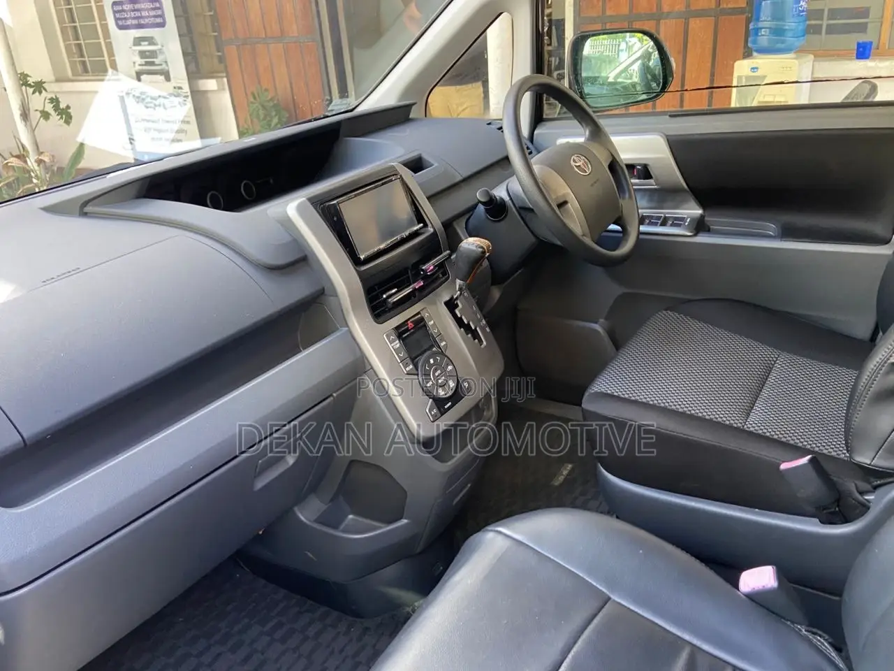 Toyota Noah 2.0 143hp AWD (7 Seater) 2008 Black