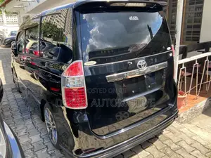 Toyota Noah 2.0 143hp AWD (7 Seater) 2008 Black