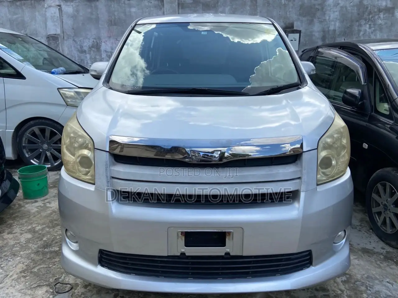 Toyota Noah 2.0 143hp AWD (8 Seater) 2008 Silver
