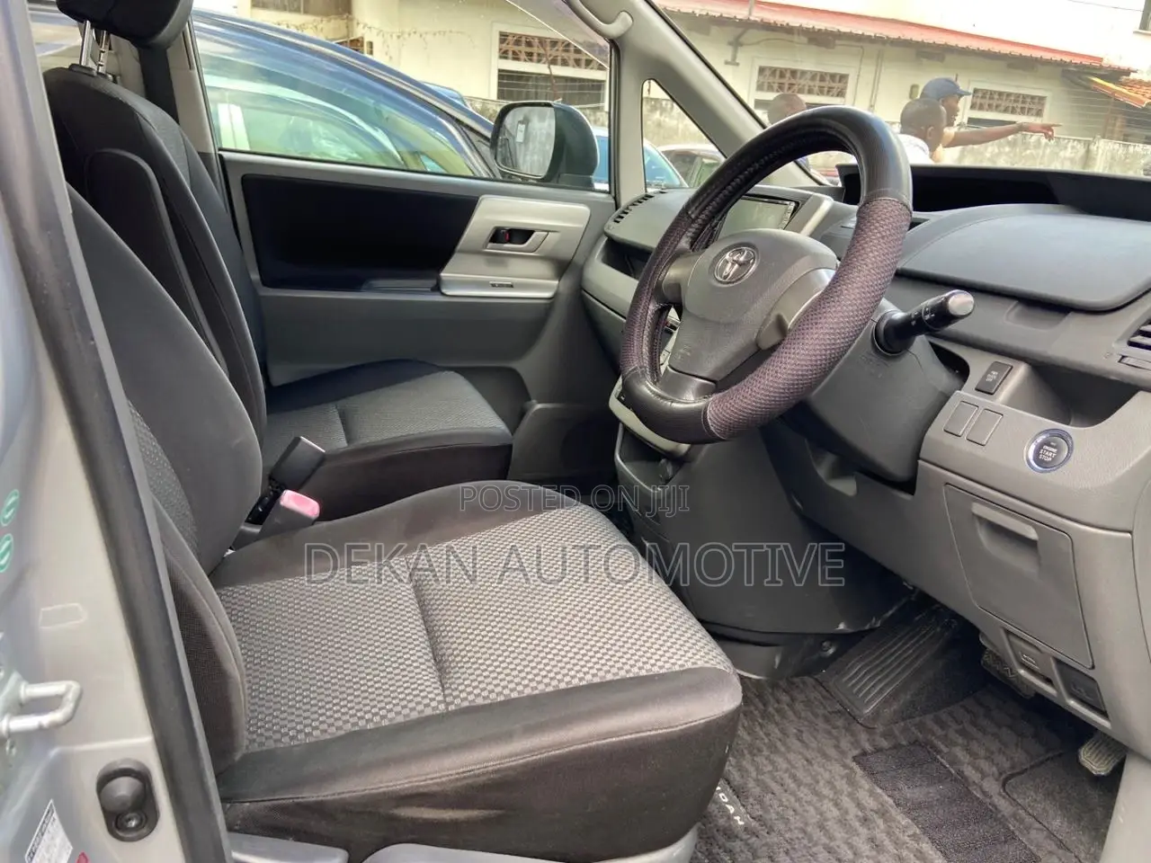 Toyota Noah 2.0 143hp AWD (8 Seater) 2008 Silver