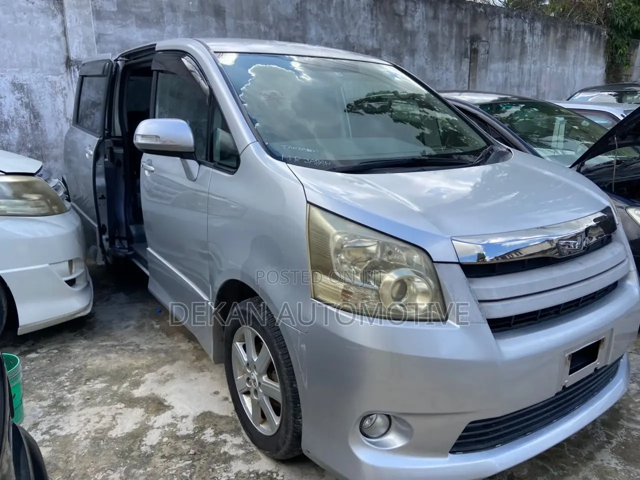 Toyota Noah 2.0 143hp AWD (8 Seater) 2008 Silver