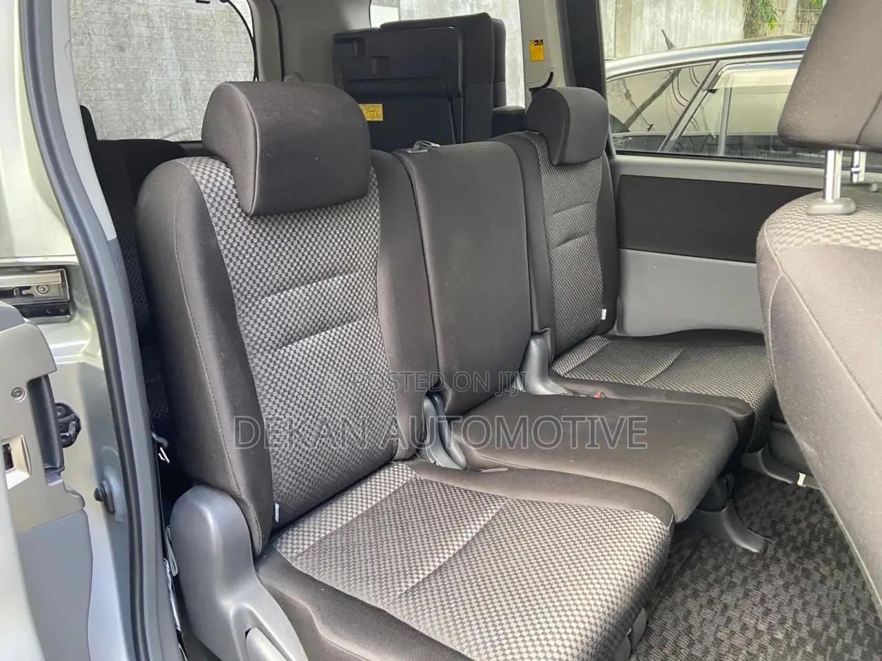 Toyota Noah 2.0 143hp AWD (8 Seater) 2008 Silver
