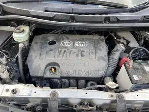 Toyota Noah 2.0 143hp AWD (8 Seater) 2008 Silver