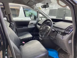 Toyota Noah 2.0 143hp AWD (7 Seater) 2012 Black