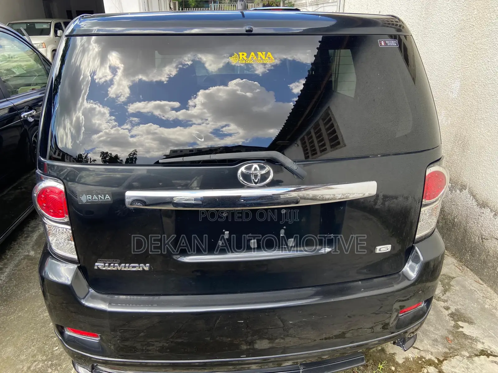 Toyota Corolla Rumion Hatchback 1.5 FWD 2010 Black