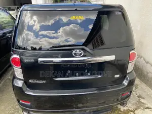 Toyota Corolla Rumion Hatchback 1.5 FWD 2010 Black