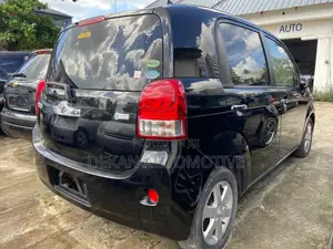 Toyota Porte 1.3 FWD 2014 Black