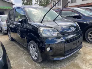 Toyota Porte 1.3 FWD 2014 Black
