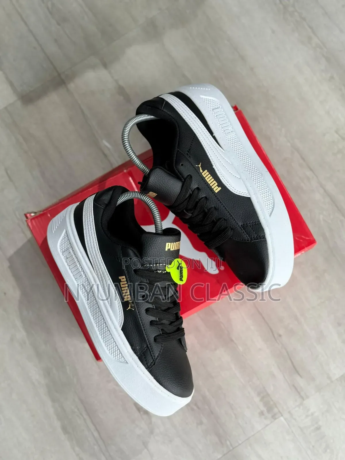 Puma Sneakers