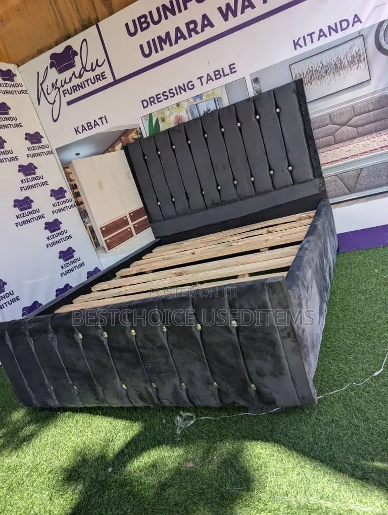 Kitandaa ,Cha Sofa Bed 5/6 Kipya Kizurii Unaongeza