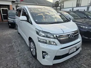 Photo - Toyota Vellfire 2010 White