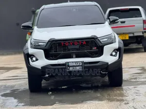 Toyota Hilux 2022 White
