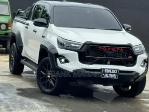 Toyota Hilux 2022 White