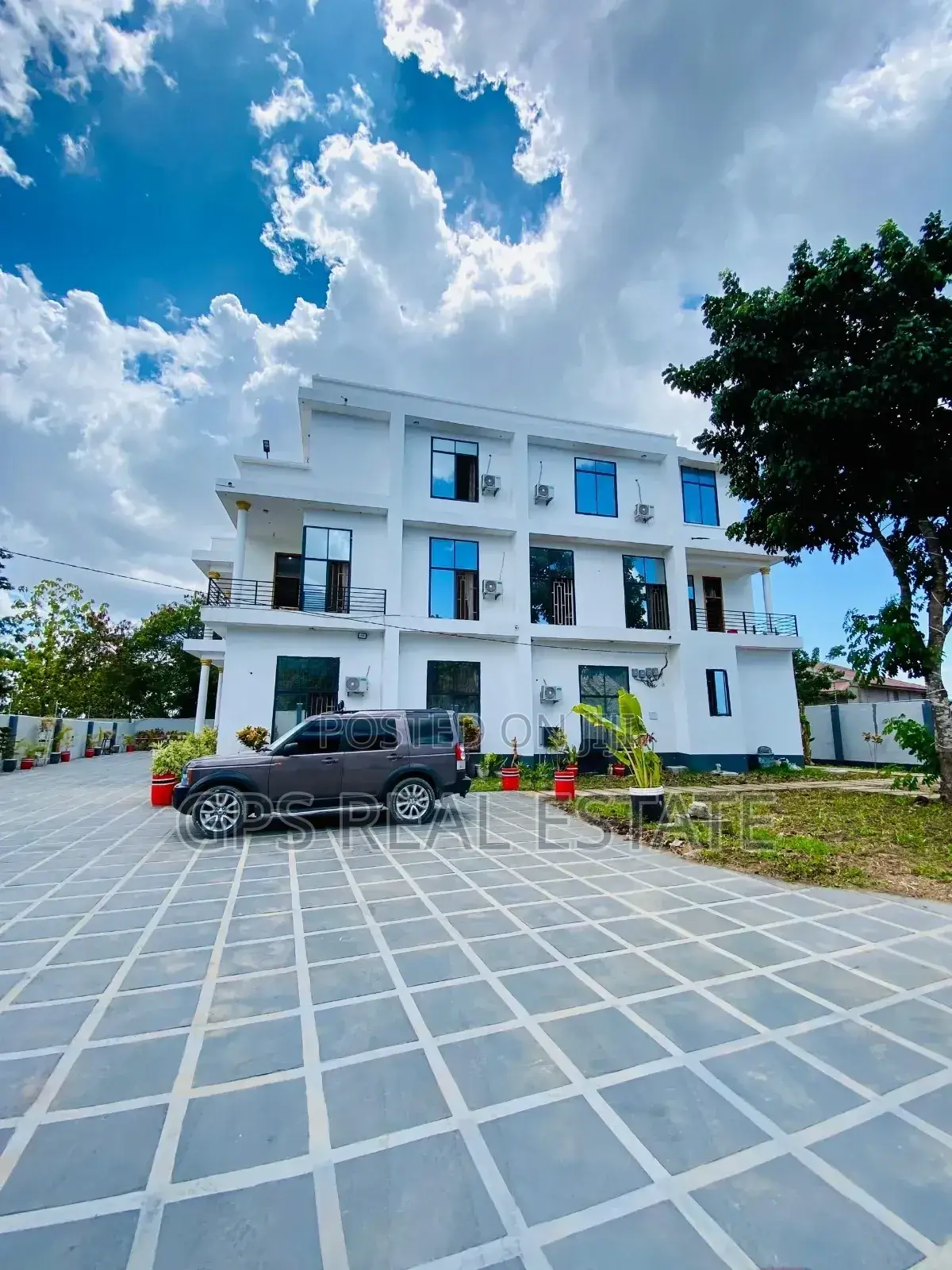 10bdrm House in Geza Ulole Beach, Kigamboni for sale
