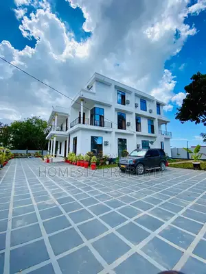 10bdrm House in Geza Ulole Beach, Kigamboni for sale