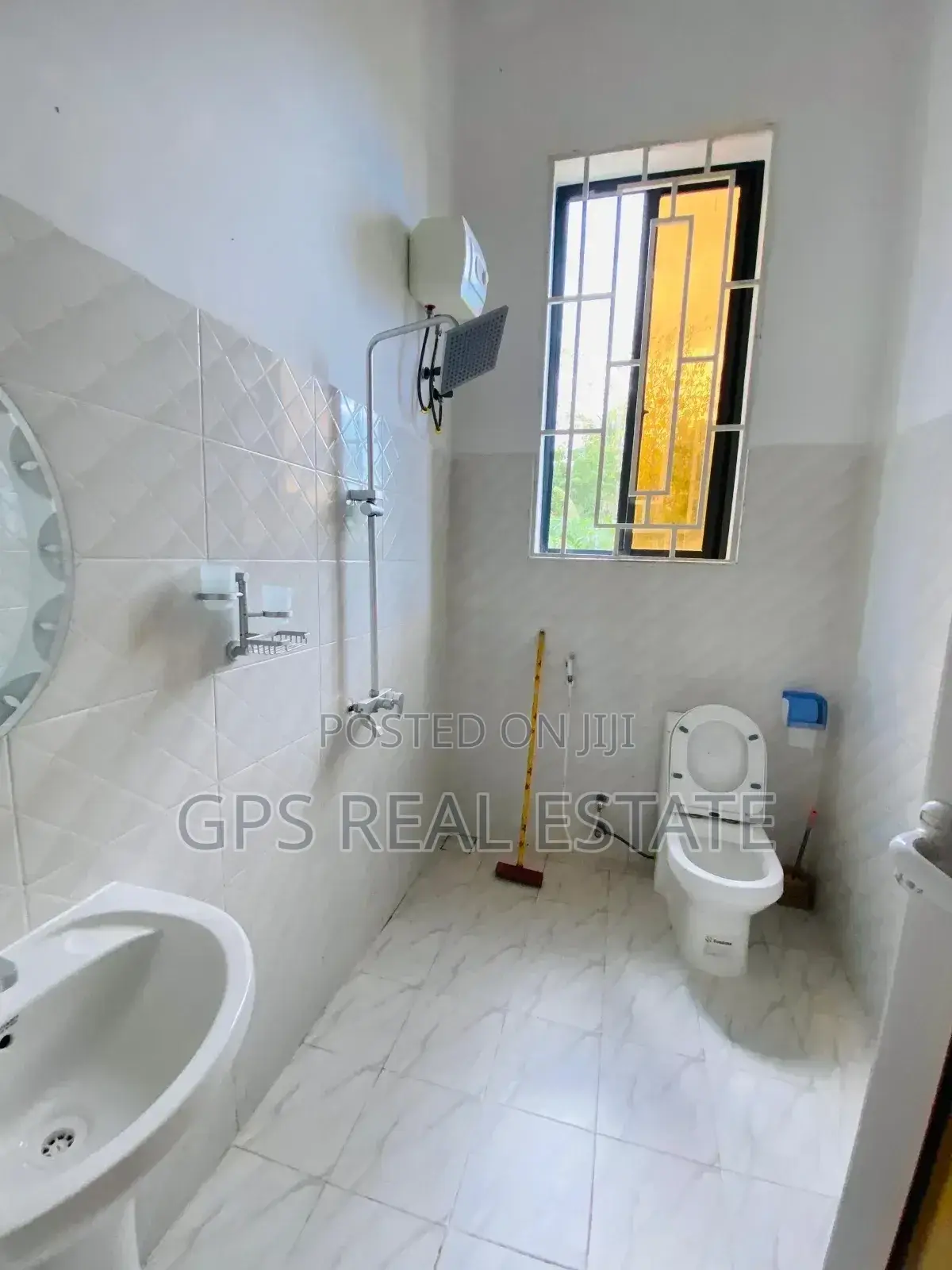 10bdrm House in Geza Ulole Beach, Kigamboni for sale