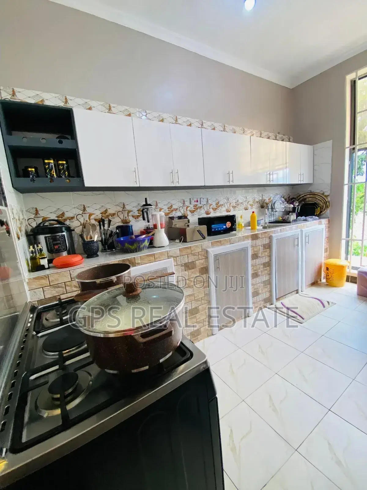 10bdrm House in Geza Ulole Beach, Kigamboni for sale