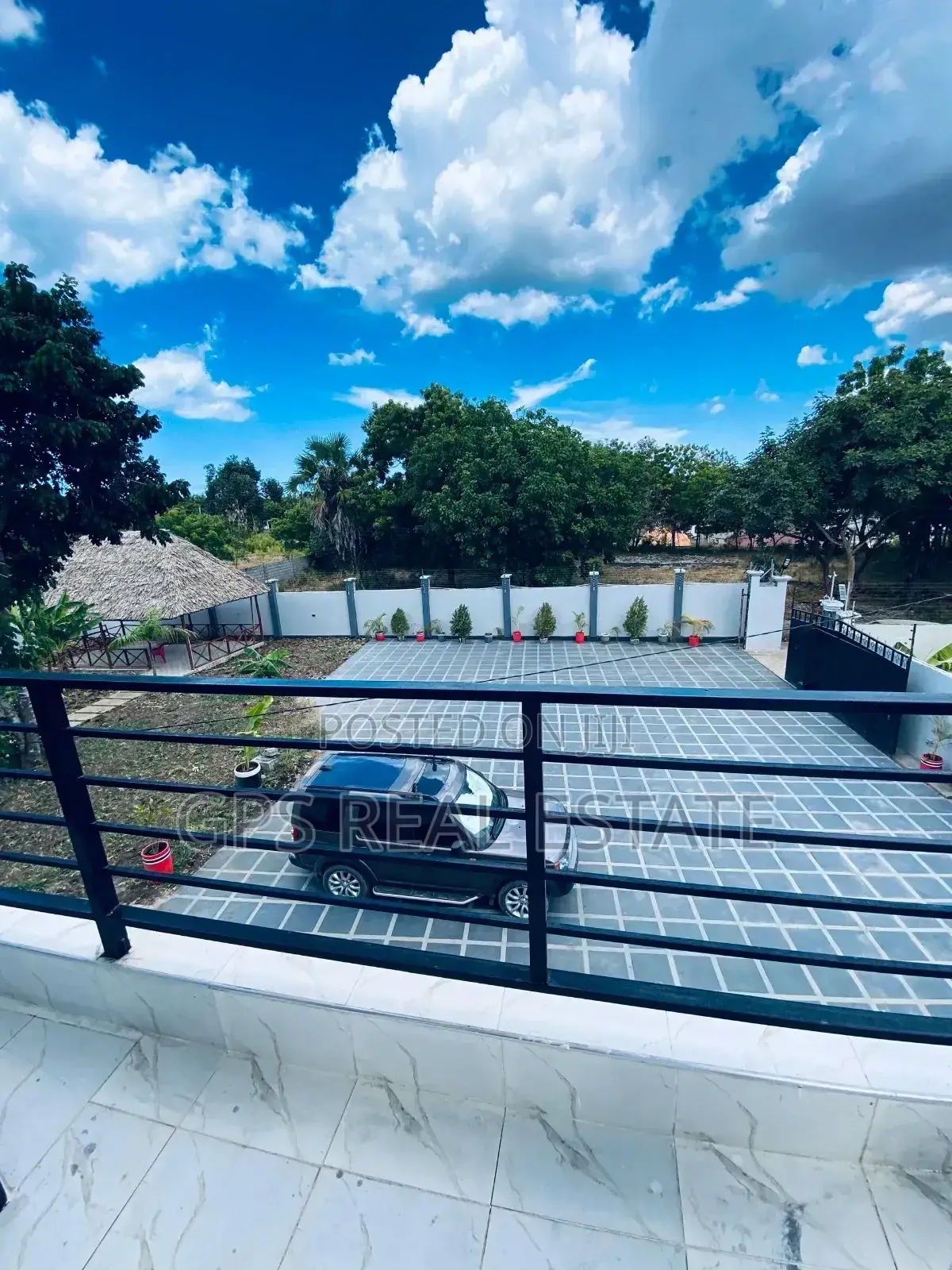 10bdrm House in Geza Ulole Beach, Kigamboni for sale