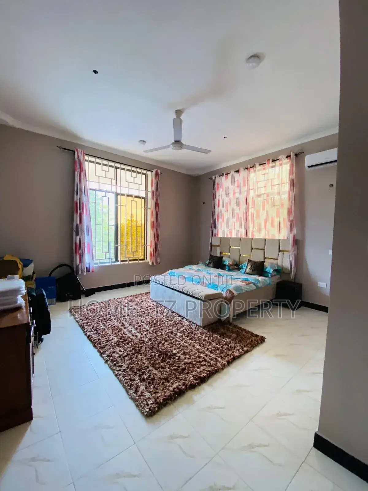 10bdrm House in Geza Ulole Beach, Kigamboni for sale