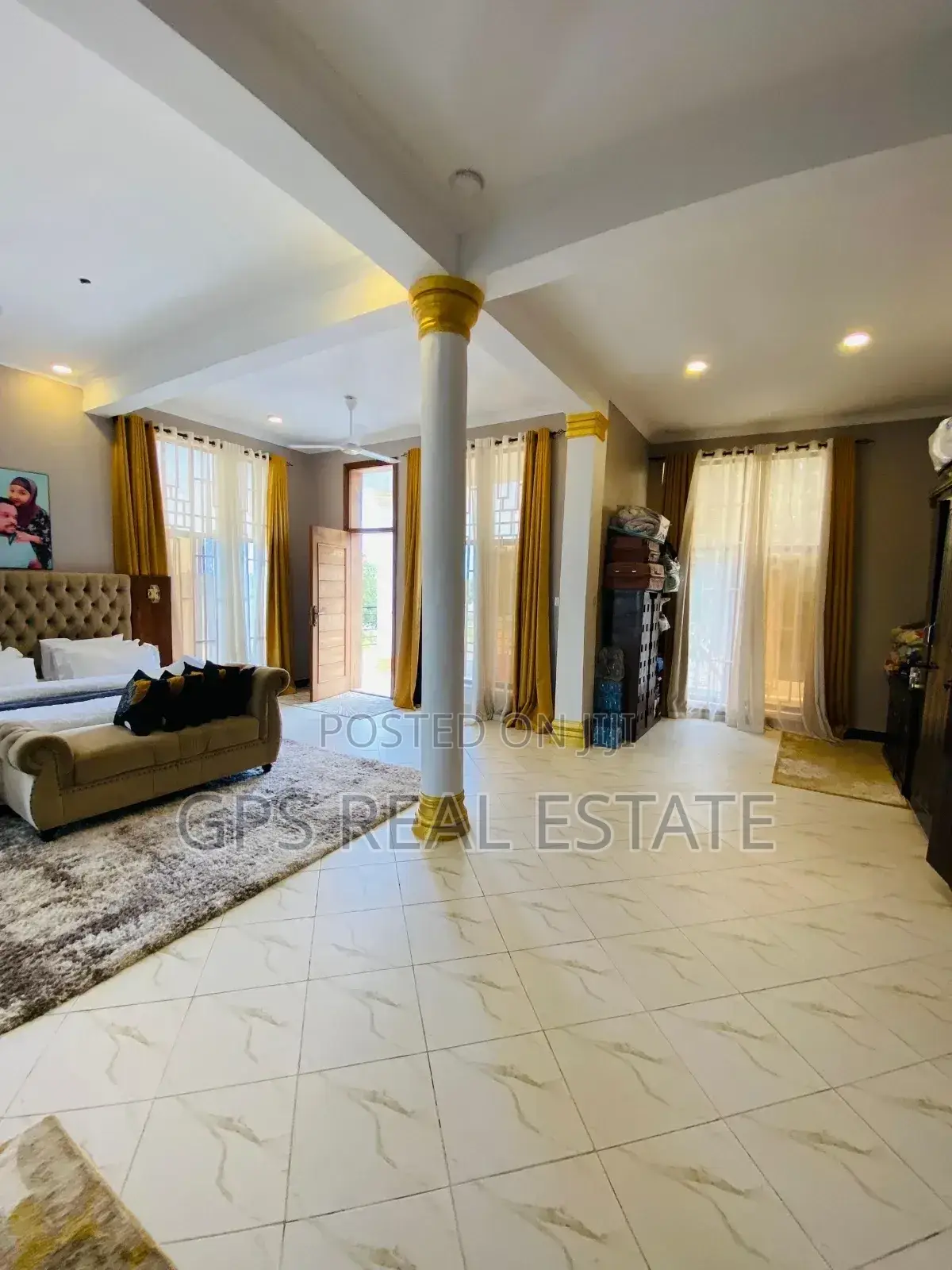 10bdrm House in Geza Ulole Beach, Kigamboni for sale