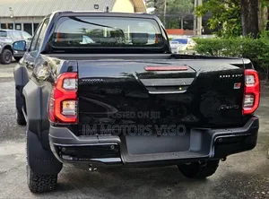 New Toyota Hilux 2024 Black