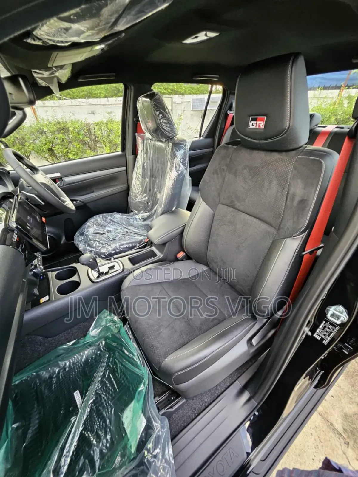 New Toyota Hilux 2024 Black