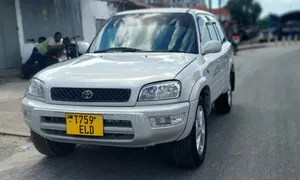 Toyota RAV4 Automatic 2000 White