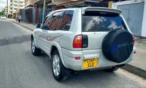 Toyota RAV4 Automatic 2000 White