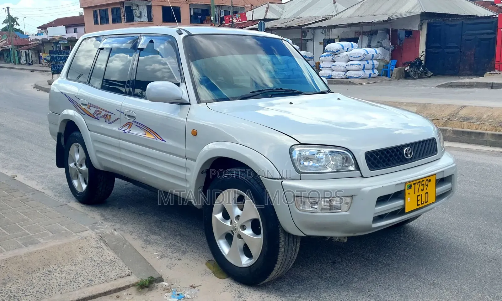 Toyota RAV4 Automatic 2000 White