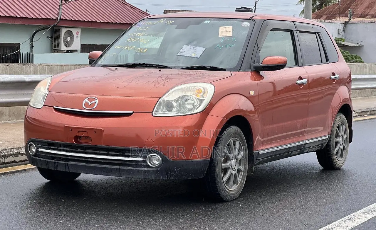 Mazda Verisa 2009 Orange