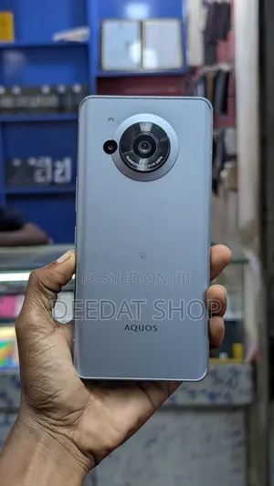 Photo - Sharp Aquos R7 256 GB Silver