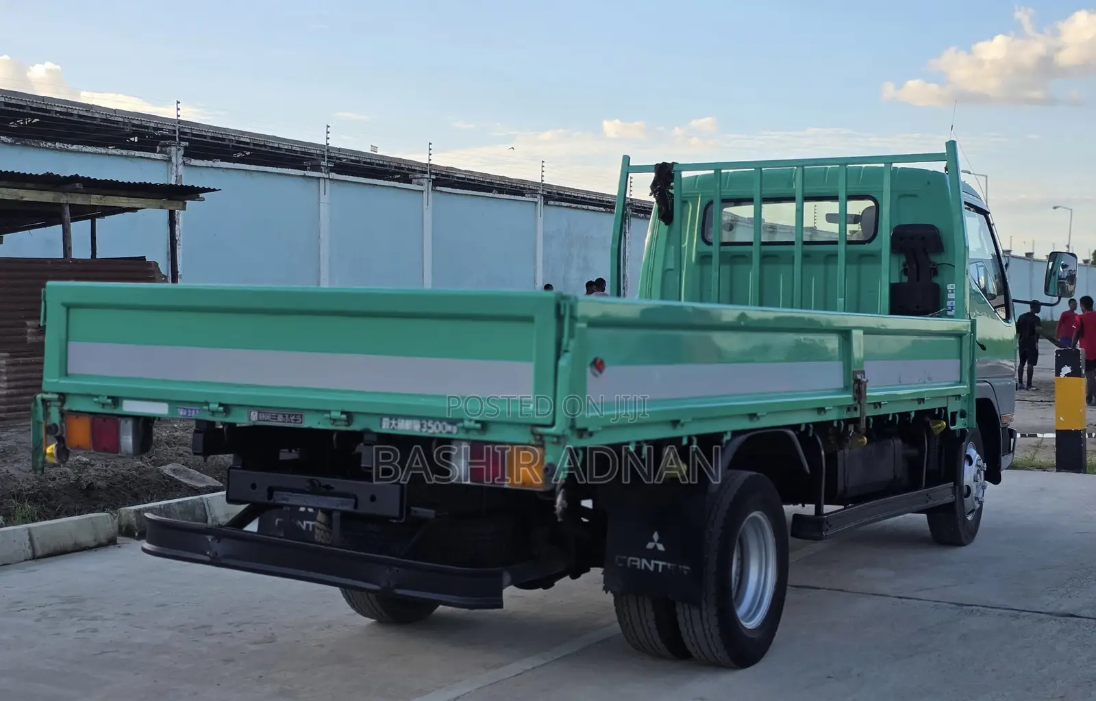 Mitsubishi Canter Lowbed 3.5 Tonnes Mpya Unregistered.