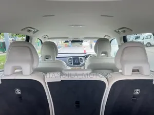 Volvo XC90 T6 Momentum AWD 2018 Gold