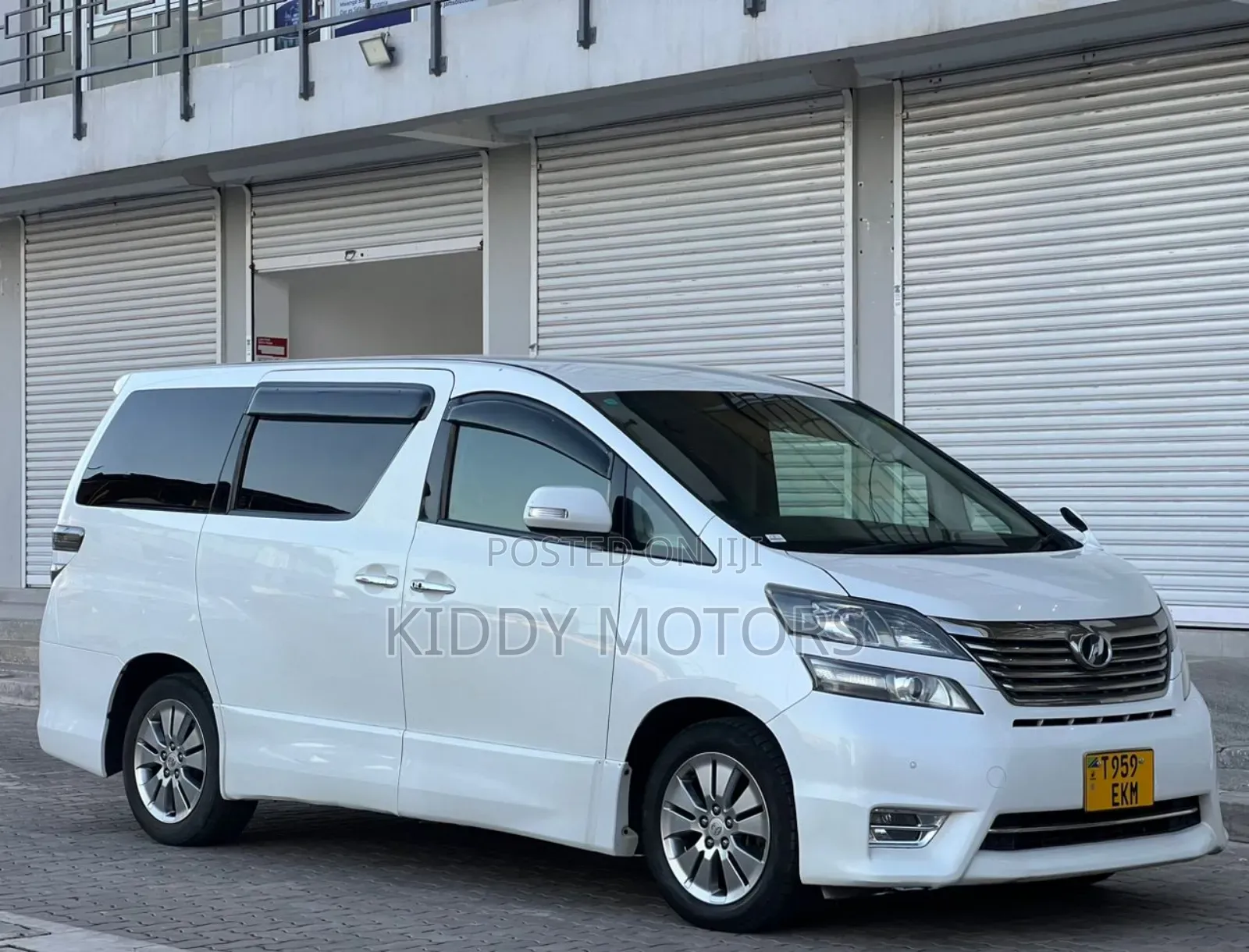 Toyota Vellfire 2011 White