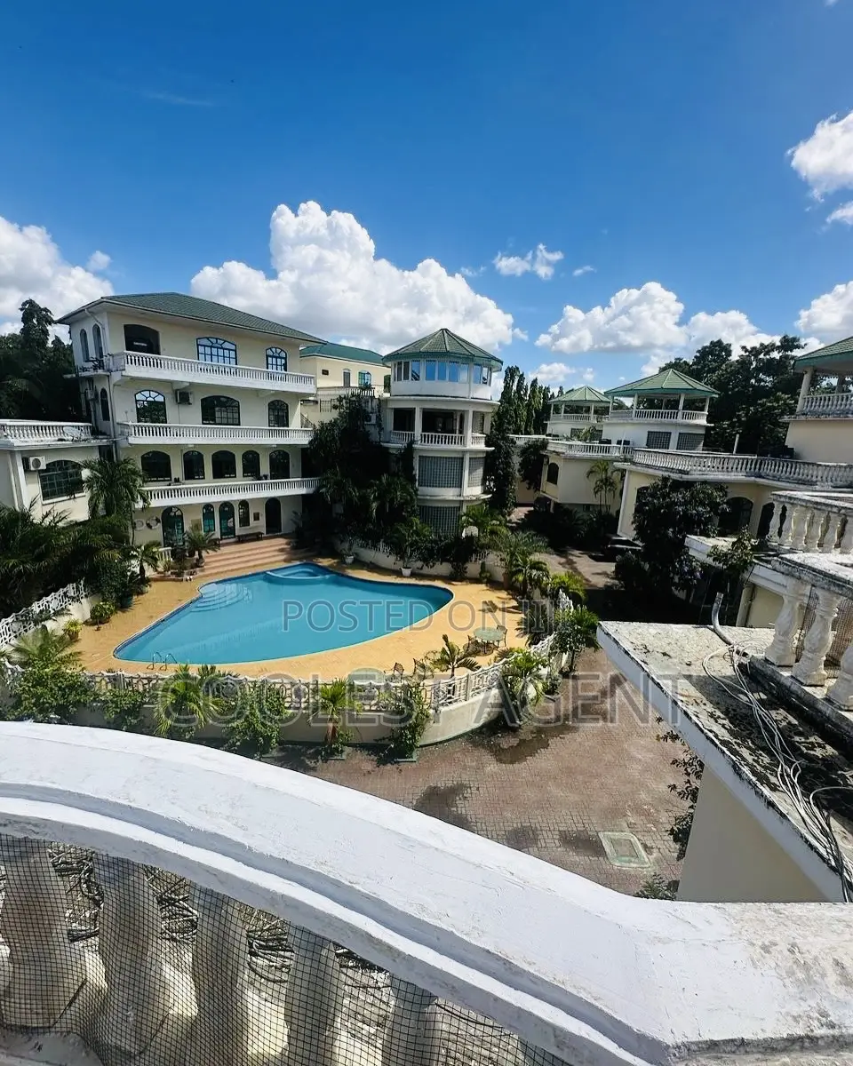 Furnished 4bdrm Villa in Coolest Estate, Oyster Bay for rent